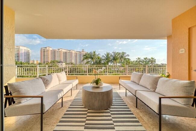 Foto del edificio - 799 Crandon Blvd
