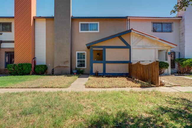 Foto del edificio - 8633 Knoxville Dr