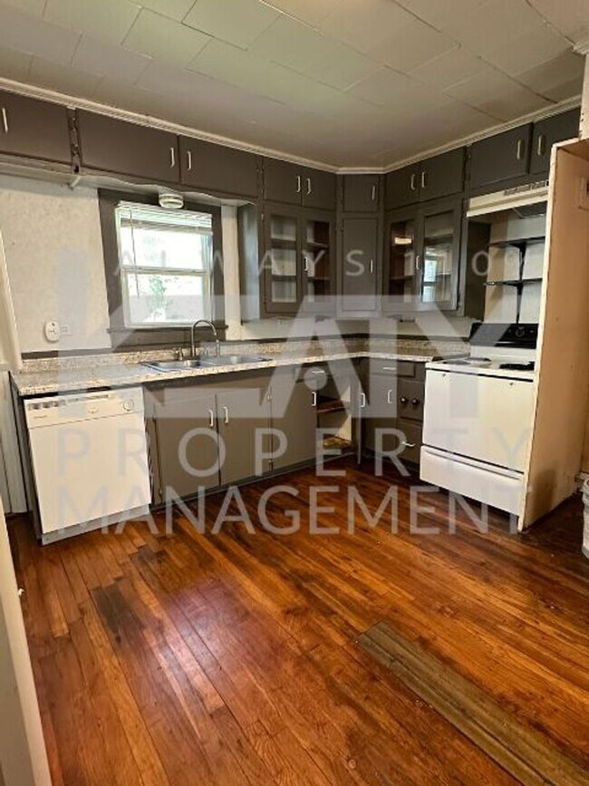 Building Photo - Adorable 2 bedroom home AVAILABLE NOW!