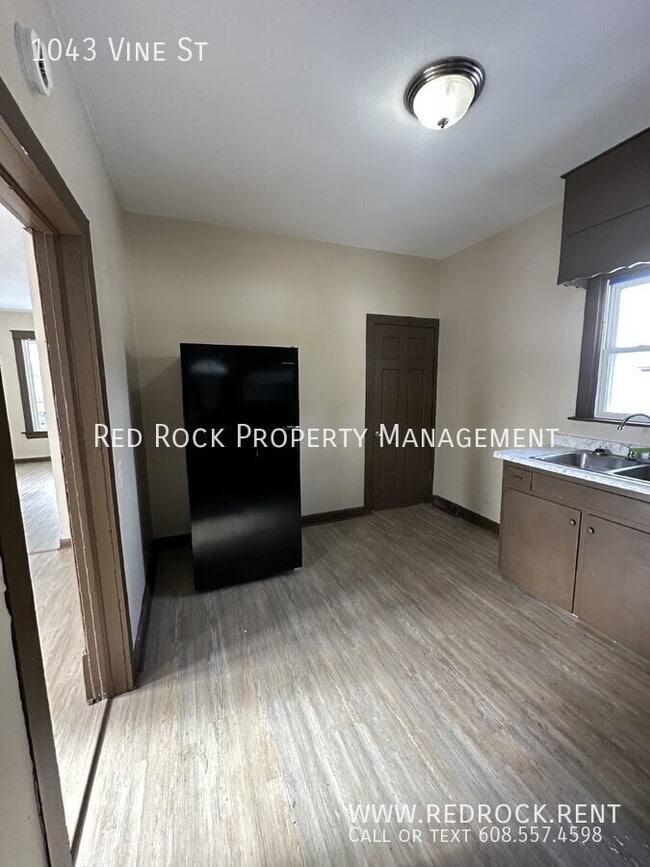 Building Photo - 1043 Vine St