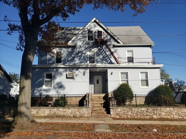 Building Photo - 111 Roosevelt St