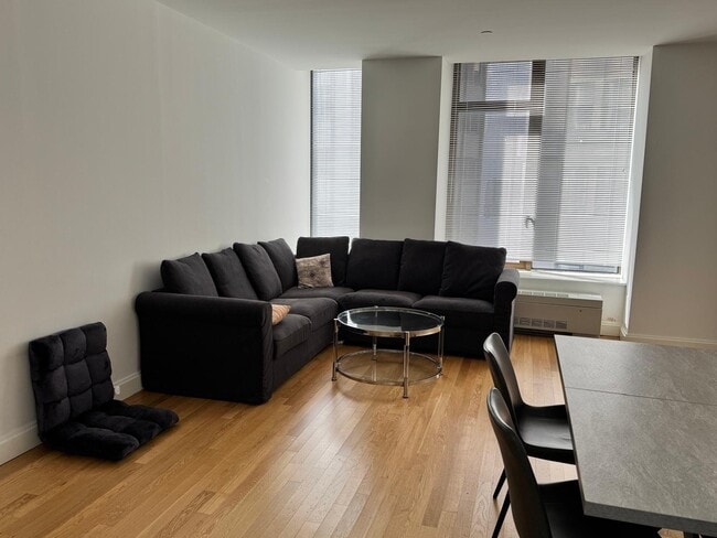 Photo - 10 Hanover Square (New York, NY) Apartment