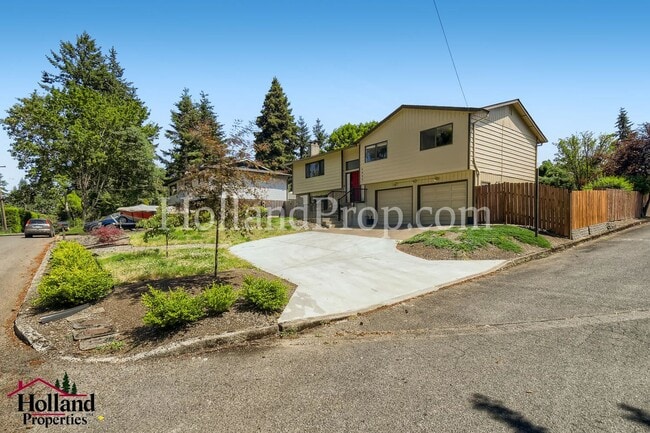 Building Photo - Very Spacious and Gorgeous Home in Milwauk...