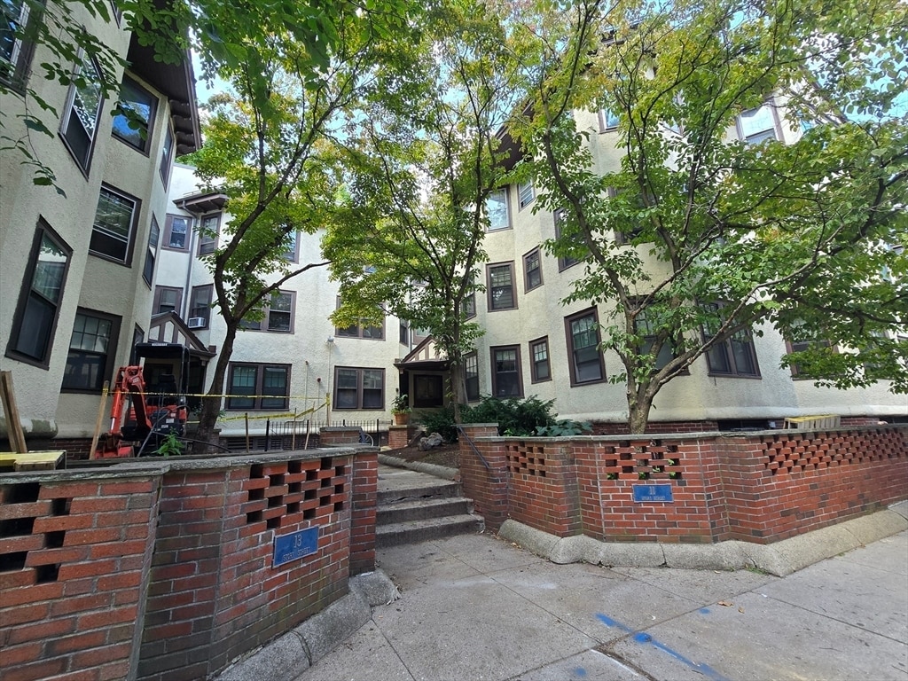 Primary Photo - 11 Story St