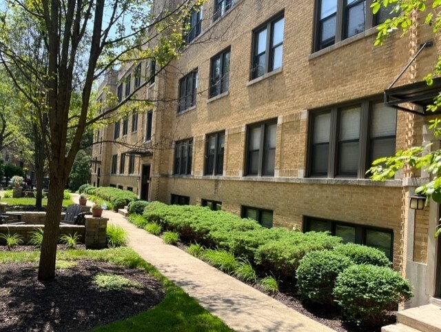 Foto del edificio - 1358-1355 W Estes Ave