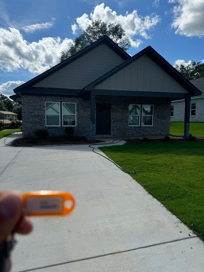 Building Photo - 1416 Spring Dr