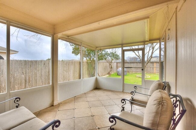 Foto del edificio - 2718 Summerwalk Pl