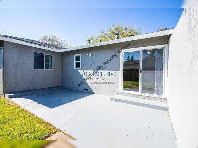 Foto del edificio - Dreamy Duplex Delight: 4 Beds, 1 Bath in S...