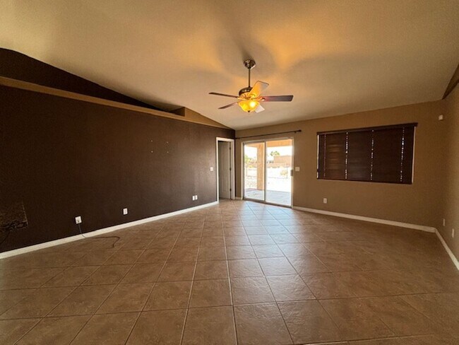 Foto del edificio - 3696 Monterey Dr
