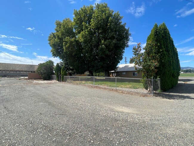 Foto del edificio - Country Farm House for Lease