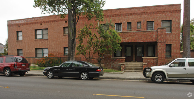 Building Photo - The Villas