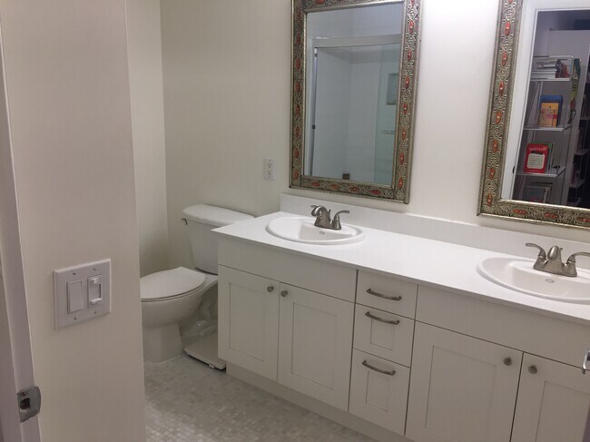bathroom - 2475 Brickell Ave