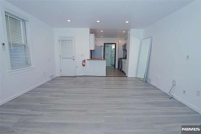 Photo - 454 Undercliff Ave Apartment
