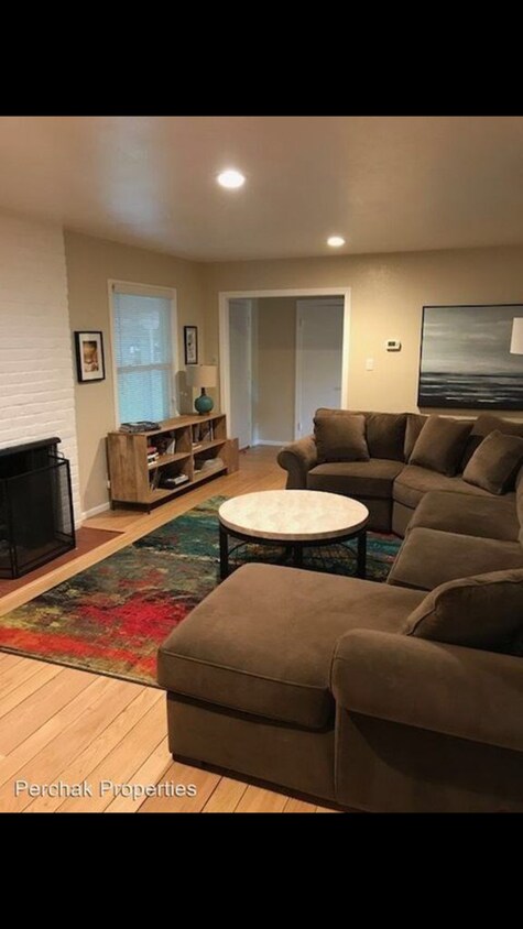 Living Room - 1420 Livorna Rd