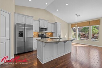 Building Photo - 4593 High Park Dr