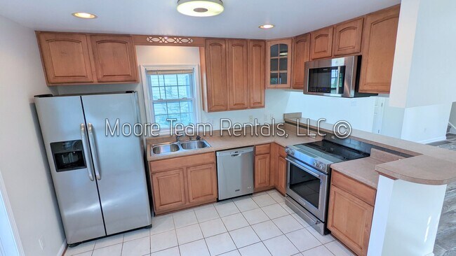 Building Photo - Turnabout Lane Duplex