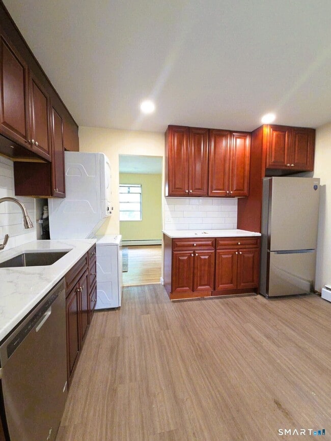 Building Photo - 43 Fairview Dr