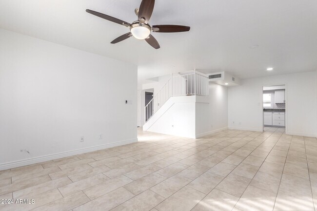 Foto del edificio - 7820 E Vernon Ave