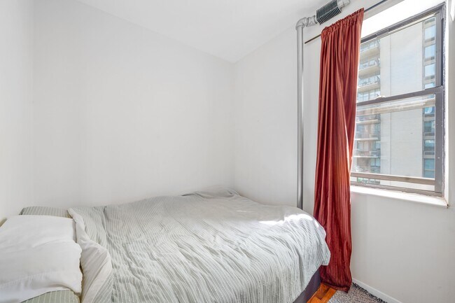 Foto del edificio - 426 E 73rd St