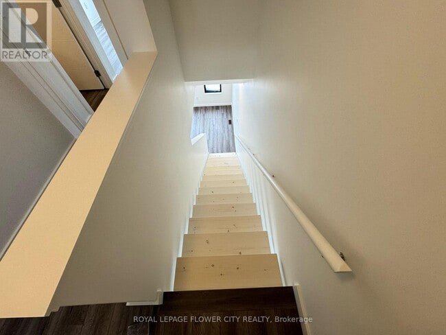 Building Photo - 9 Rainwater Ln