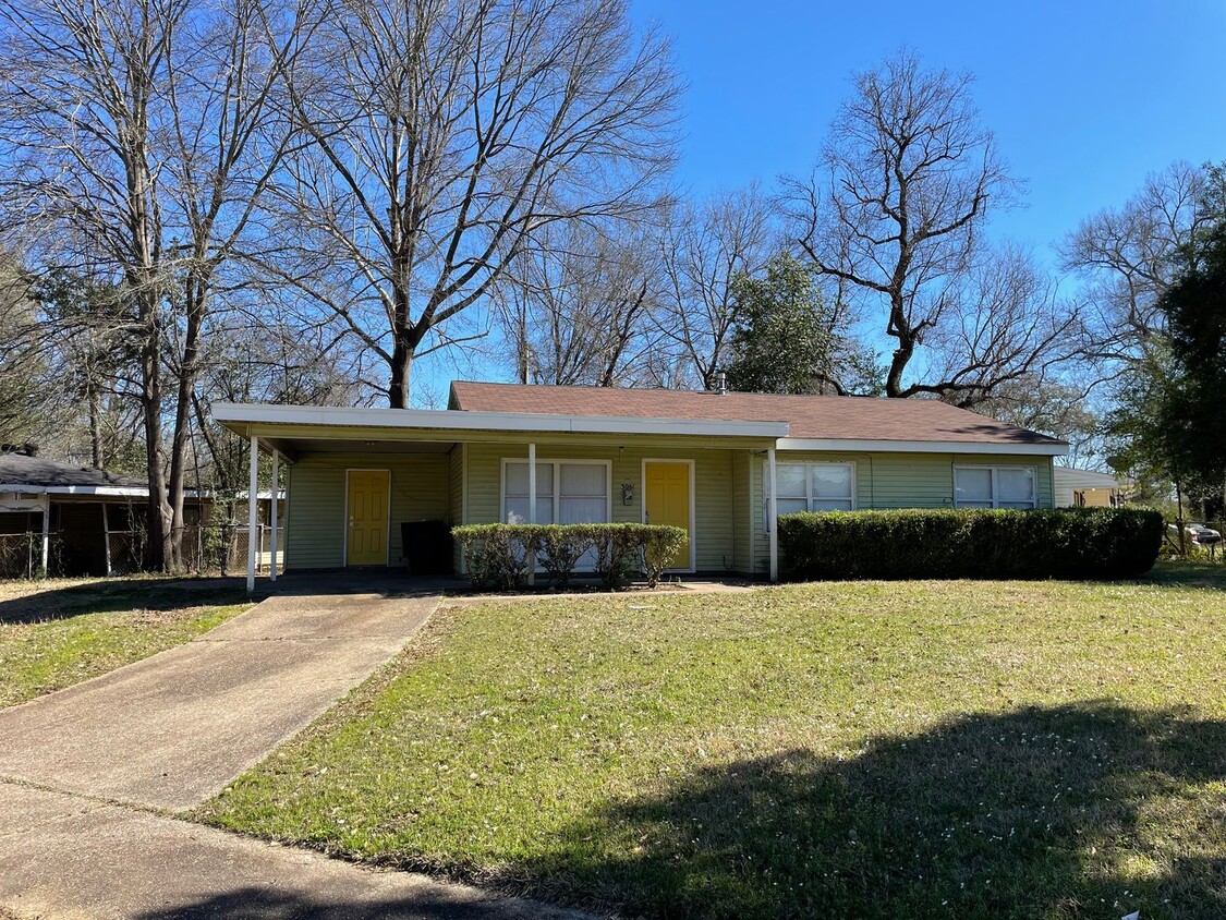 Foto principal - Like New 3 Bedroom Home in Sunset Acres!