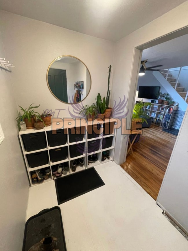 Building Photo - Adorable 3 bed house in great family friendly neighborhood