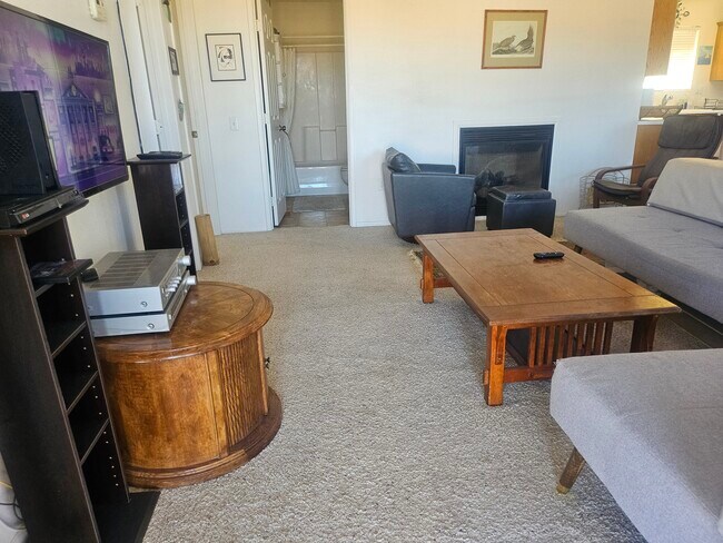 Sala de estar - 1923 Desert Front Rd