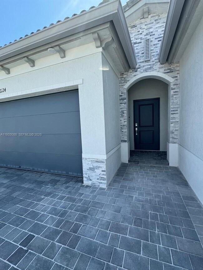 Building Photo - 16124 SW 148th Pl