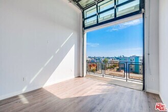 Building Photo - 3279 San Marino St
