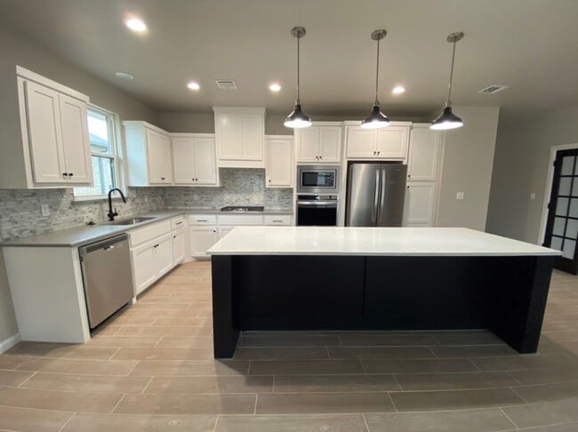 Building Photo - Brand new home in a great and growing area of Shawnee.