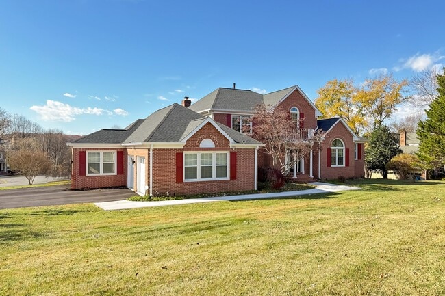 Foto del edificio - 1300 Pinstripe Ct