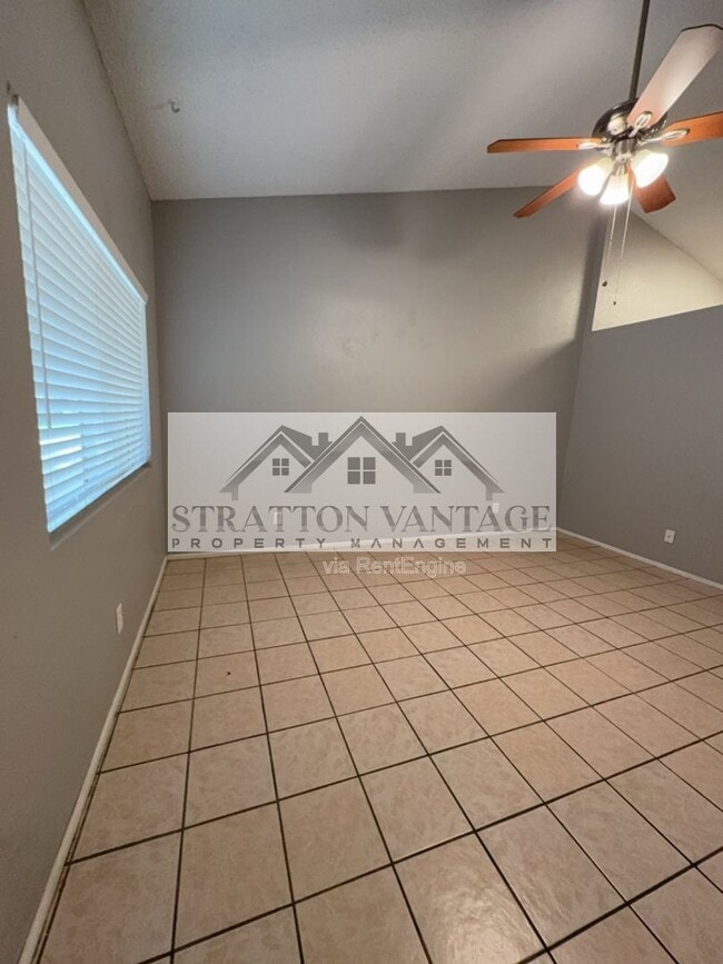 Building Photo - 5136 E Evergreen St