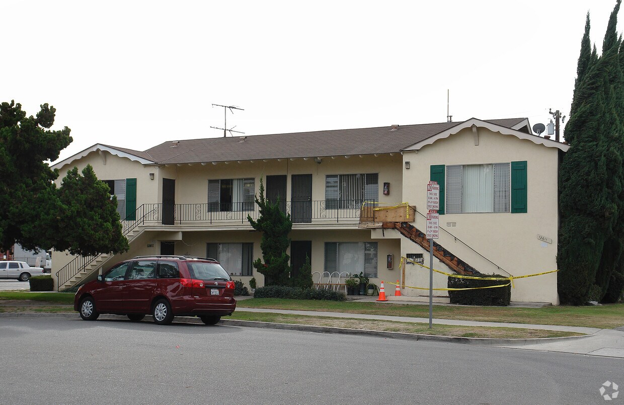 Foto del edificio - 12611 Shelley Dr