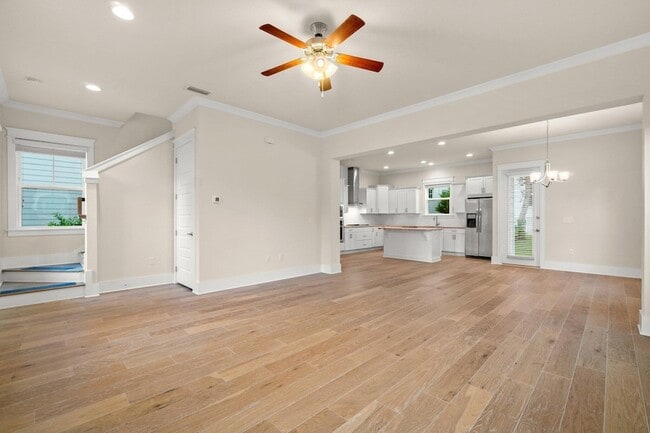 Building Photo - 99 Grande Pointe Cir