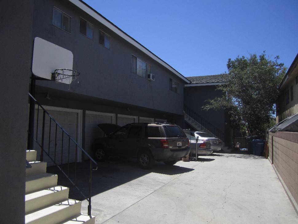 Foto del edificio - 2670 E 19th St