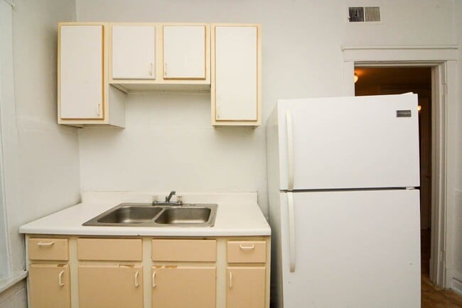Building Photo - 2516 N Kedzie Blvd