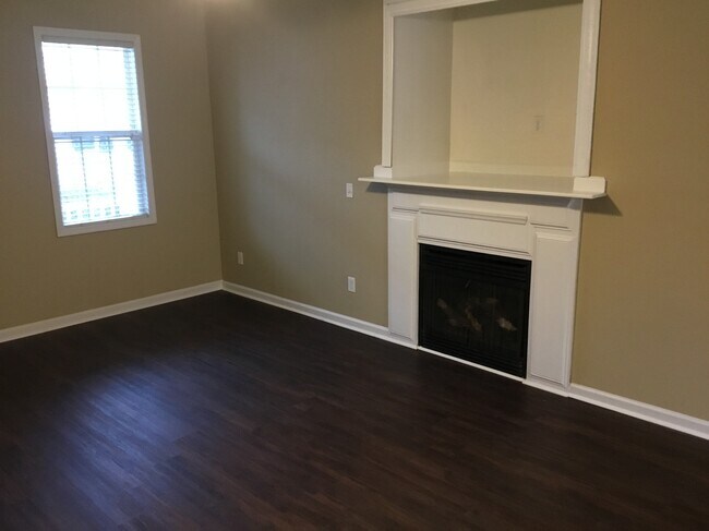 Foto del edificio - 204 Ber Creek Dr