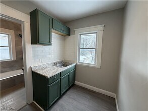 Building Photo - 15340 Yorick Ave