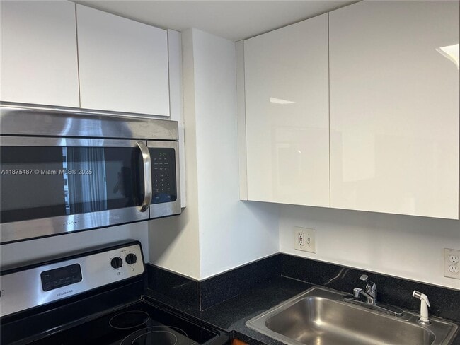 Building Photo - 770 Claughton Island Dr