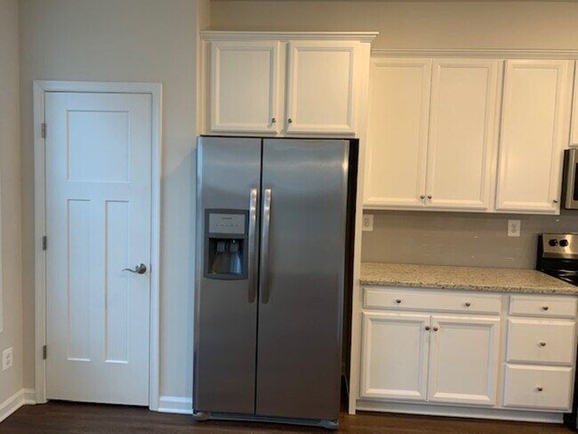 Building Photo - 521 Caddy Aly, Charlottesville, VA 22911