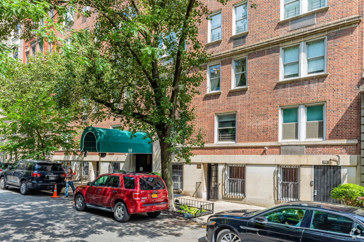 163 E 81st St, New York, NY 10028 163 E 81st St New York, NY