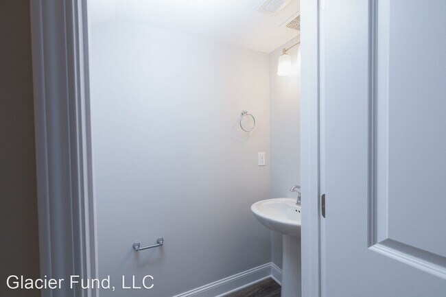 Building Photo - 3 br, 2.5 bath House - 322 Judson Way (HV94)