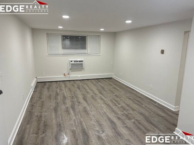 Building Photo - 1105 Lexington St