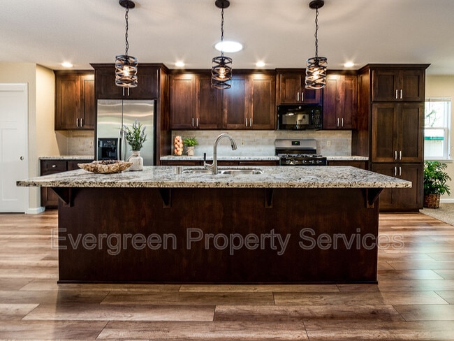 Building Photo - 2749 Sandhurst Dr