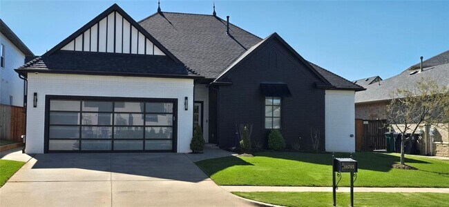 Building Photo - 16745 Little Leaf Ln