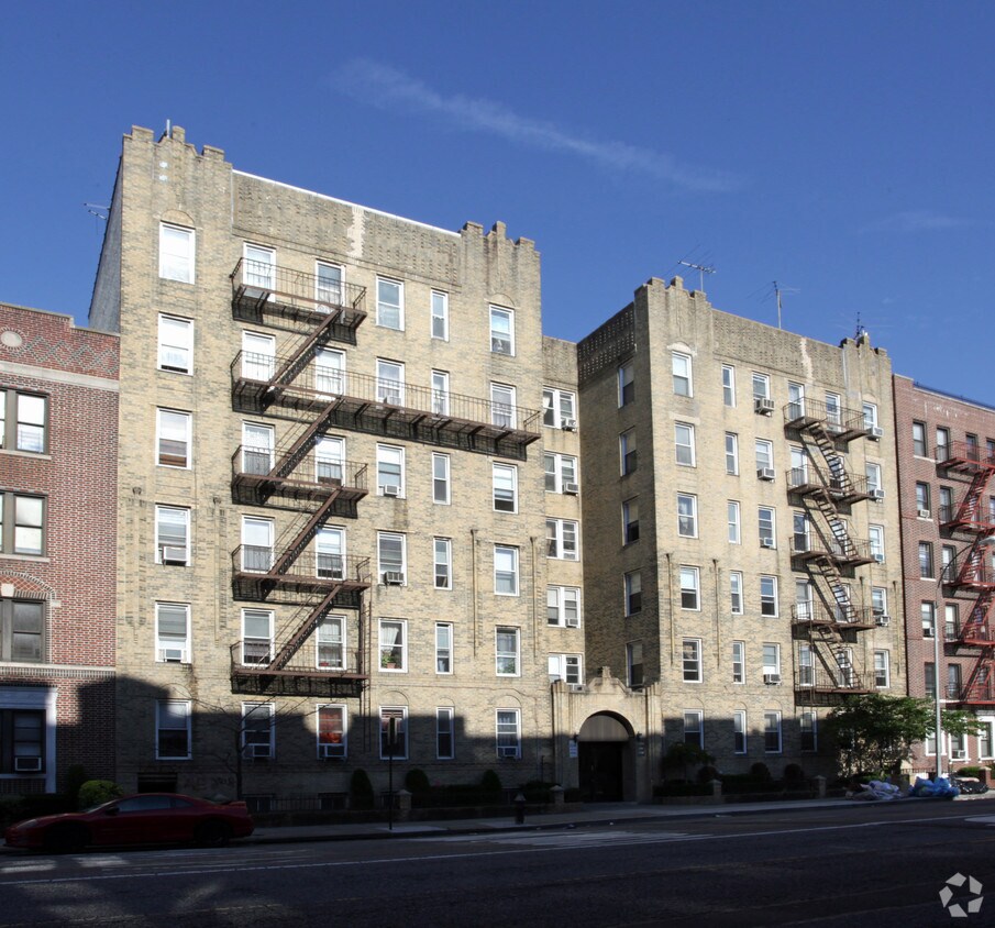 Building Photo - 2246 Ocean Ave