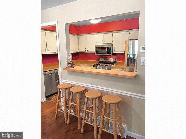 Foto del edificio - 924 Hollyview Ln