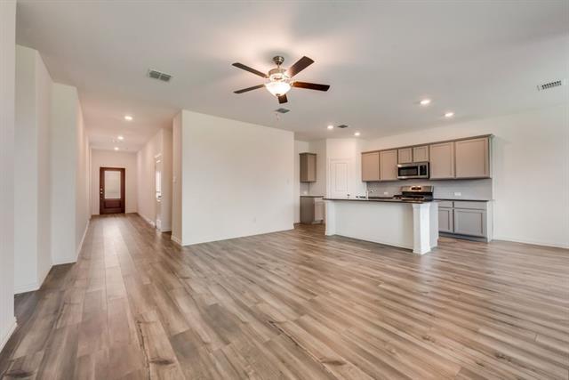 Foto del edificio - 1833 Lake Grove Dr