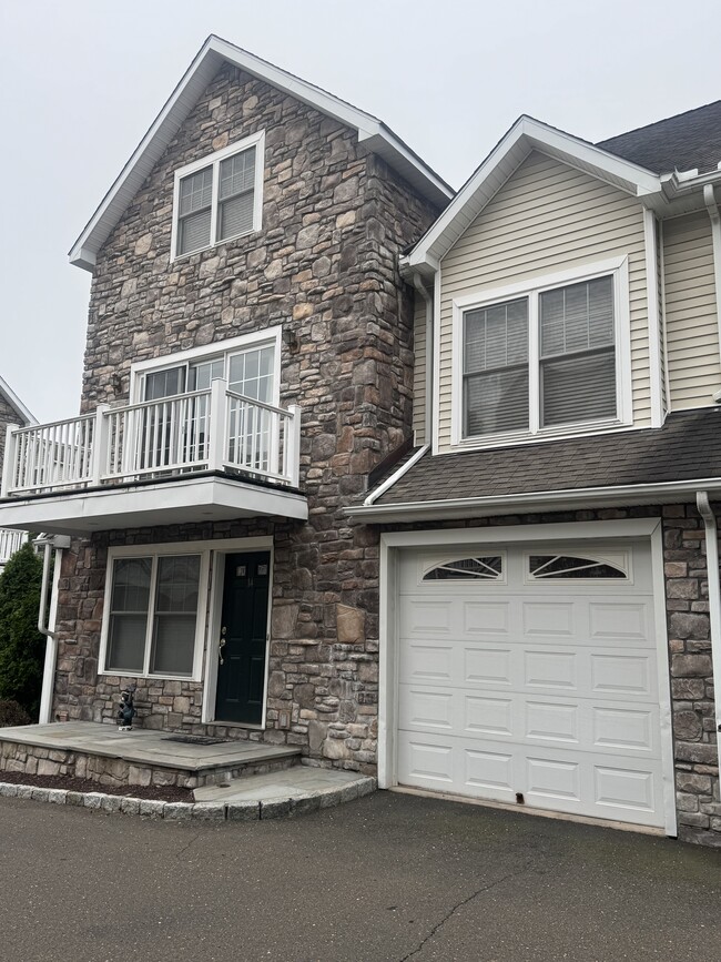 Building Photo - 39 Maple Tree Ave