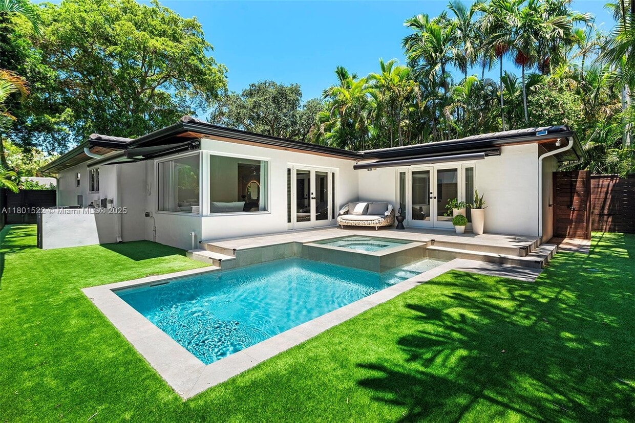 Foto principal - 5711 Michelangelo St